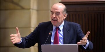 Procuraduría notifica a Petro sobre suspensión del canciller Leyva