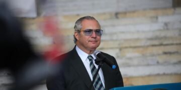 Presidente del Congreso “rechaza enérgicamente” insultos de Milei a Petro