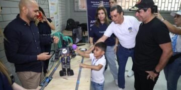 Alcalde Char visita instituciones distritales durante el regreso a clases