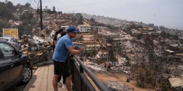 Aumentan a 112 los fallecidos en los devastadores incendios de Valparaíso (Chile)